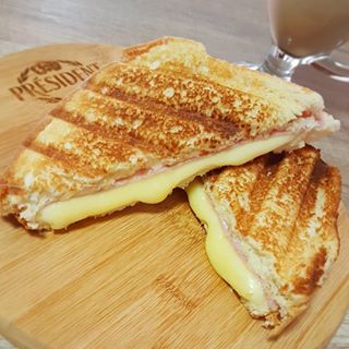 Tosta de Queijo em pão de forma - Coffee Moments